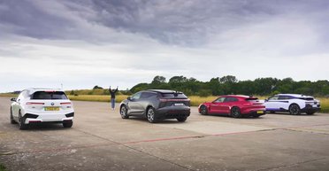 Битва континентів: китайські та німецькі електромобілі порівняли в заїзді по прямій (відео)