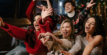 Alena Omargalieva, Анна Трінчер і POSITIFF об'єдналися в пісні "Святий Миколай" заради благодійної мети