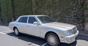 Японский Rolls-Royce: на аукцион выставили самую роскошную Toyota с V12 (фото)