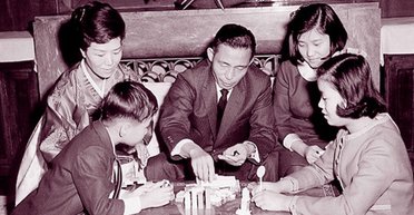 Брак под дулом пистолета. Что скрывается за ширмой "корейского чуда"