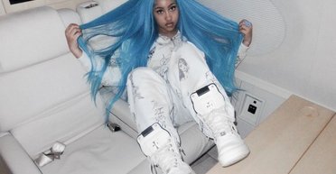 Во все тяжкие: дочь Ким Кардашьян бродит по улицам с голубыми волосами (фото)