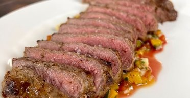 Стейк з овочевим соусом від Валерія Пономаря: рецепт ресторанної страви в домашніх умовах