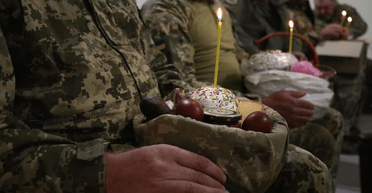 Христос воскрес. Генштаб ЗСУ показав, як бійці на фронті святкують Великдень (фото)