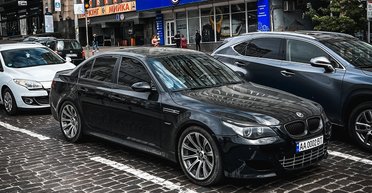 Легенда 2000-х: в Киеве засветился редкий спортивный BMW на 500 сил (фото)