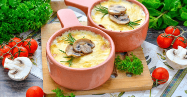 Жульєн з куркою та грибами: класичний рецепт святкової гарячої закуски