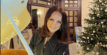 Майже 40 років тому: Гордон здивував фото із Софією Ротару, де зараз співачка