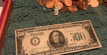 "Джекпот": новий власник будинку приголомшений тим, що він знайшов у старому столі (фото)