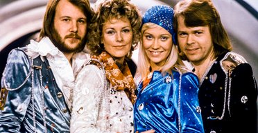 Король Швеции Карл XVI Густав наградил музыкантов группы АВВA рыцарским орденом