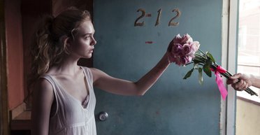 Бобо мертва и без шапки. Зачем смотреть фильм "Неоновый демон"