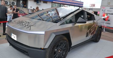 В Украине презентовали новый электрический пикап Tesla Cybertruck (фото)