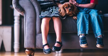 За еду и коммуналку: многодетная мать берет с маленьких детей арендную плату (видео)