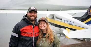 За покупками на літаку: жінка живе в "найвіддаленішому селищі у світі" (фото)