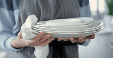 Чому не можна використовувати надколотий посуд: причини та забобони