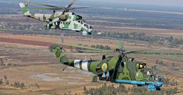 Полювання за "шахедами": український Мі-24 спалив у повітрі ворожий дрон (відео)