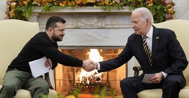 "Отменить займы": администрация Байдена предложила простить Украине 50% долга