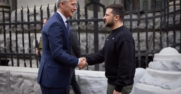 Столтенберг заявив, що в перші дні війни Зеленський ховався в бункері від "російських убивць"