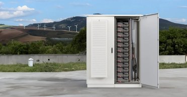 Старые аккумуляторы накапливают солнечную энергию: как такое возможно (фото)