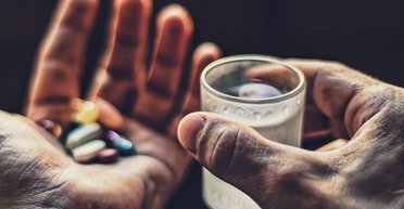 Игра на выживание. Кто хочет прикрыть открытые закупки медикаментов