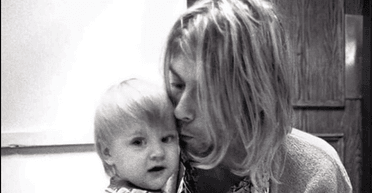 Єдина донька Курта Кобейна показала останні кадри з ним (фото)