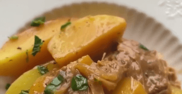 Картопля з м'ясом: рецепт ситної страви на обід