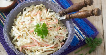 Простой и вкусный салат из капусты: подойдет для бутербродов и как гарнир