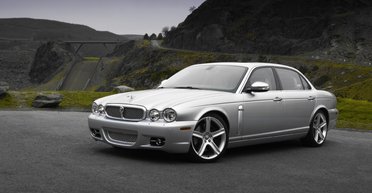 Бюджетна розкіш: названо преміальні авто з пробігом за доступною ціною (фото)