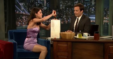 Что едят Бейонсе и Селена Гомес: любимые лакомства звезд оказались ужасны на вкус (видео)