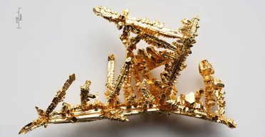 Золото давно можна виробляти в лабораторії, але чому цього ніхто не робить