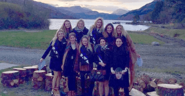 Кошмарний дівич-вечір: жінки побачили на фотографії "примару" загиблого хлопчика (фото)