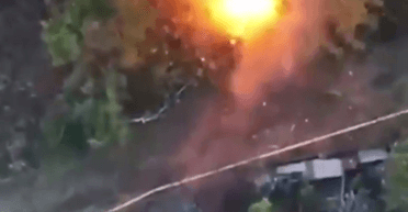 Маскування не допомагає: український FPV-дрон "Буцефал" уразив БМП-3 росіян (відео)