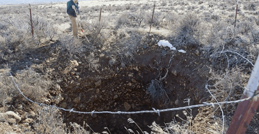 Прозвали "воротами в пекло": люди ніяк не можуть знайти гігантську карстову воронку (фото)