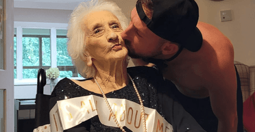 Згадала молодість: 103-річна жінка "замовила" чоловіка в будинок для людей похилого віку (фото)