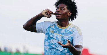 Родину футболіста викрали з будинку, поки він ховався від злочинців під ліжком