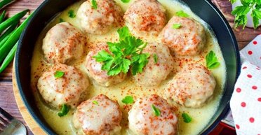 Фрикадельки з грибами та куркою: рецепт ситної страви