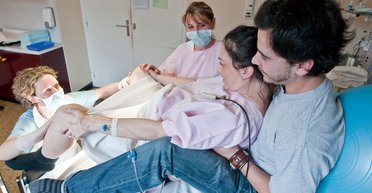 Пропонував собачу їжу і робив фото: жінка поділилася невдалим досвідом партнерських пологів