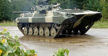 "Захватчики застряли после штурма": дрон Perun подорвал БМП с оккупантами (видео)