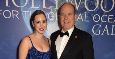 Внебрачная дочь князя Монако намекнула на свадьбу