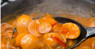 Томатний соус з сосисками - ідеальне доповнення до буд-якого гарніру