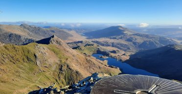 Британцы взобрались на вершину горы мимо очереди и неожиданно шокировали туристов