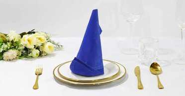 Як прикрасити новорічний стіл: 4 креативні ідеї складання серветок