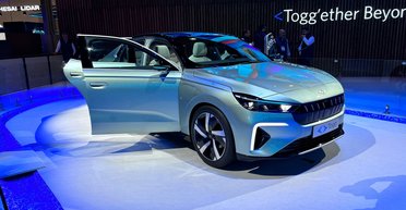 Обилие дисплеев и запас хода 600 км: представлен турецкий конкурент Tesla Model 3 (фото)