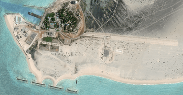 Китай очень быстро строит взлетно-посадочную полосу рядом с Вьетнамом (спутниковые снимки)