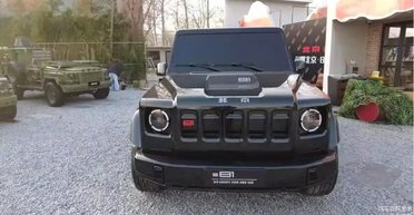 Новый китайский внедорожник оказался гибридом "Гелендвагена", Jeep и Land Rover (фото)