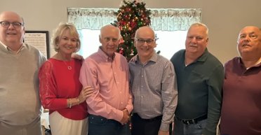 Різдвяне диво: чоловік знайшов біологічних братів і сестру через 75 років (відео)