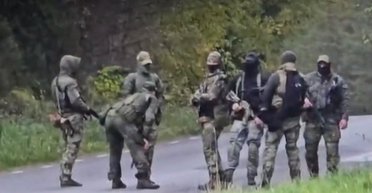 Российских "зеленых человечков" заметили возле Эстонии: граница закрыта (видео)