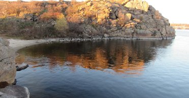 Історик знайшов таємничий грот у скелі на схилах Дніпра (фото)