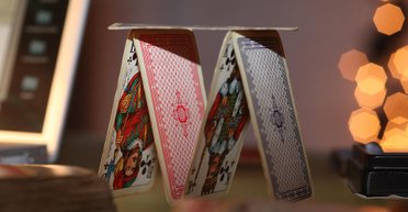 Картковий будиночок Путіна: чому російська економіка може обвалитися за одного незручного руху