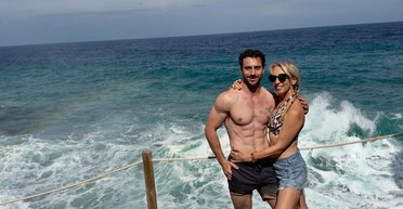 34-річний претендент на роль Джеймса Бонда показав фото відпочинку з 57-річною дружиною