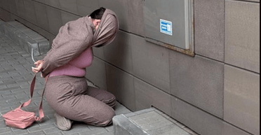 Замах на Стерненка: СБУ показала кадри затримання нападниці на волонтера (фото)