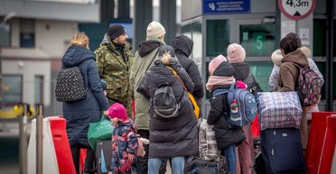 Женщины живут в среднем 71 год, а мужчины — 59: каким будет население Украины к 2040 году